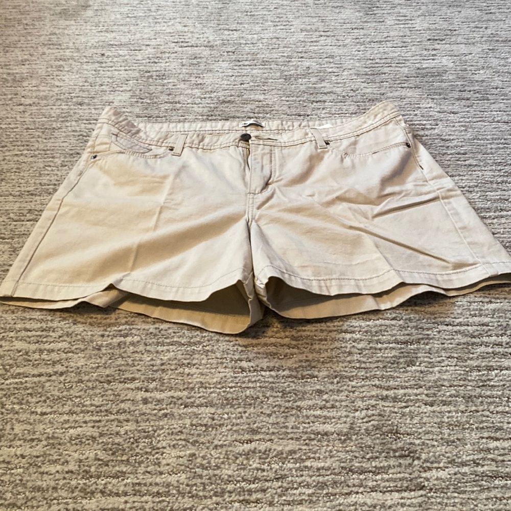 Lee Light Khaki Shorts